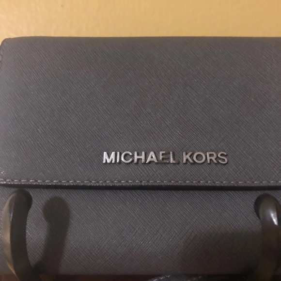 Michael Kors mini cross body - Picture 1 of 7